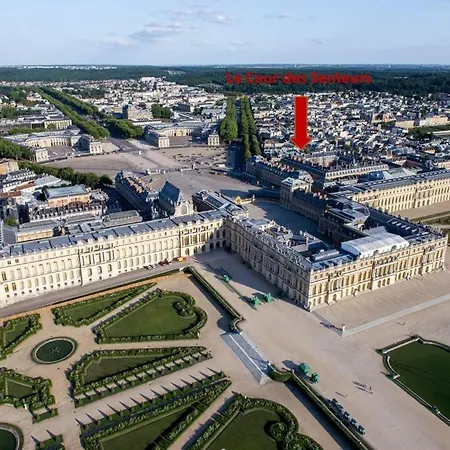 La Cour Des Senteurs / F2 Chateau De Versalhes