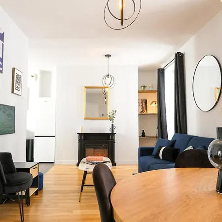 La Cour Des Senteurs / F2 Chateau De