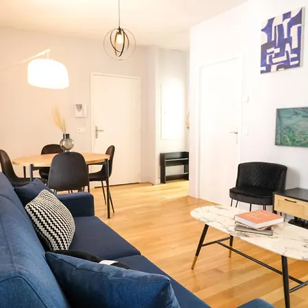 La Cour Des Senteurs / F2 Chateau De