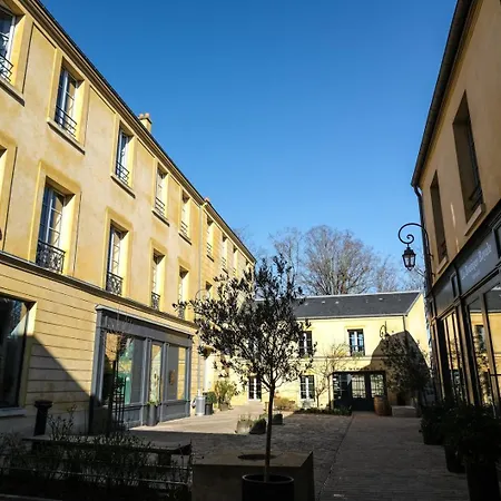 Apartment La Cour Des Senteurs / F2 Chateau De