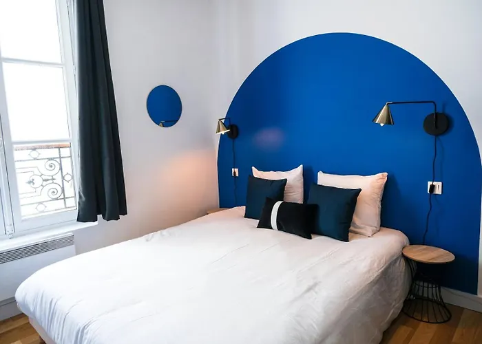 La Cour Des Senteurs / F2 Chateau De * Versalles