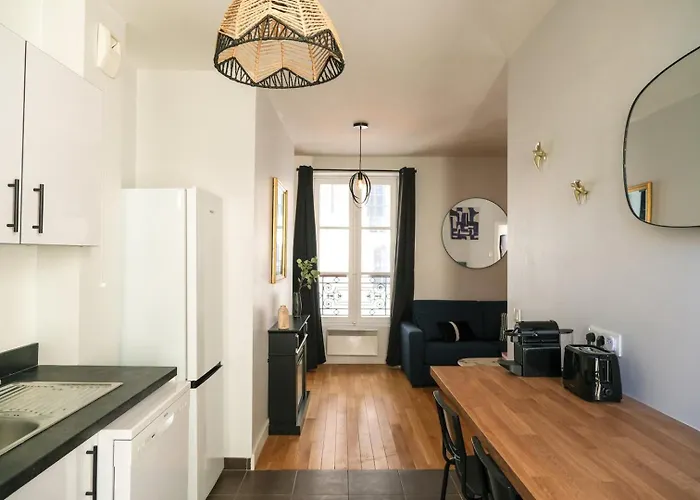 La Cour Des Senteurs / F2 Chateau De * Versalles