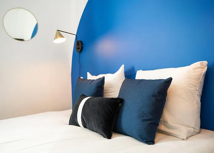 La Cour Des Senteurs / F2 Chateau De Versalles