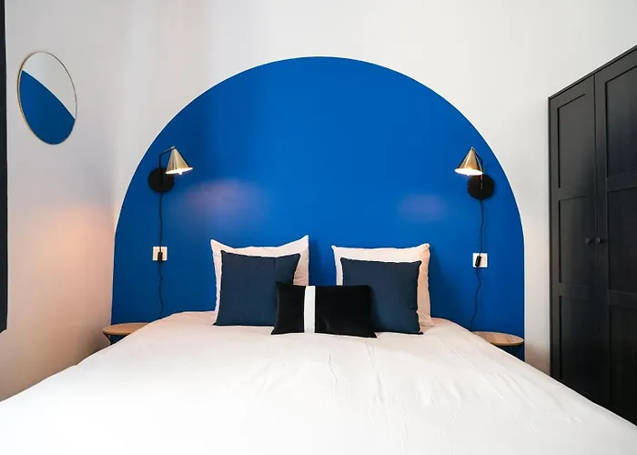 La Cour Des Senteurs / F2 Chateau De Versalles