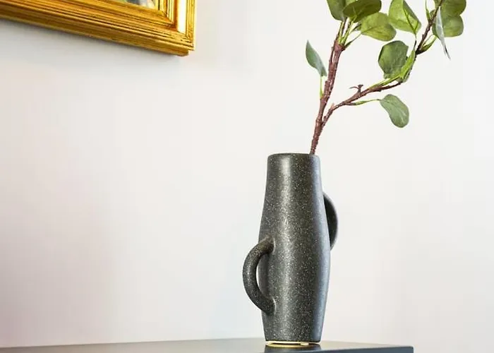 La Cour Des Senteurs / F2 Chateau De *