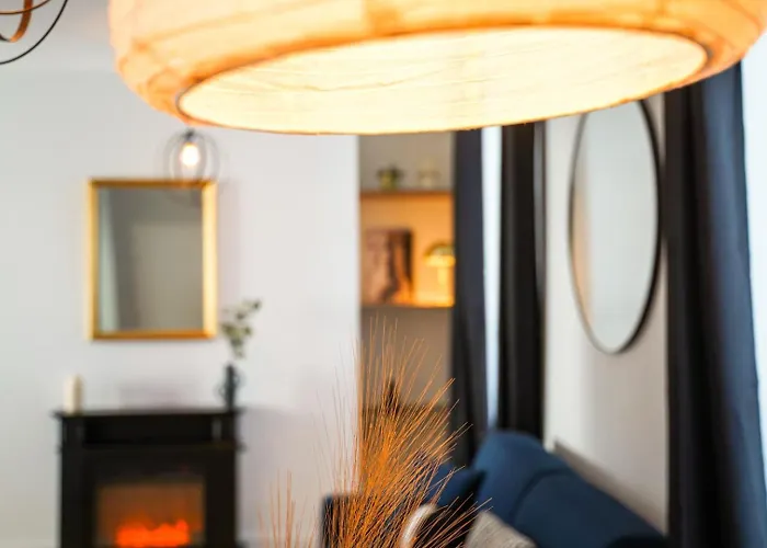 La Cour Des Senteurs / F2 Chateau De