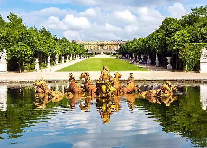 La Cour Des Senteurs / F2 Chateau De *