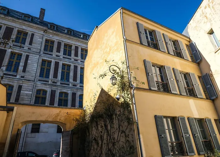 La Cour Des Senteurs / F2 Chateau De Apartamento *