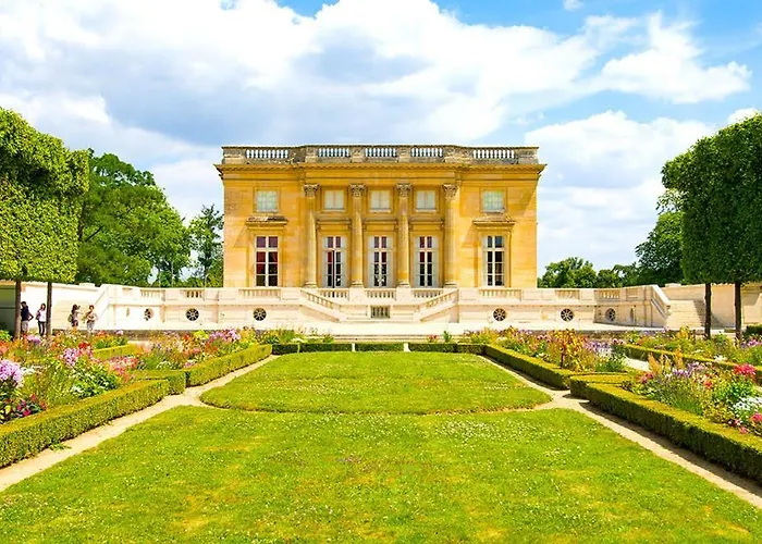 La Cour Des Senteurs / F2 Chateau De * Versalles